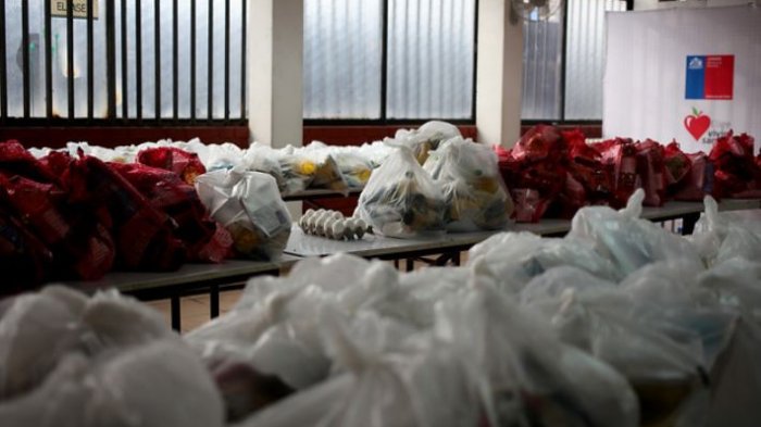 Junaeb reconoce atrasos en entregas de canas de alimentación por paro de camioneros