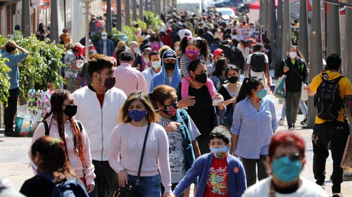 ¿Por qué la inmunidad colectiva podría ser una estrategia peligrosa? Esto es lo que dicen los expertos