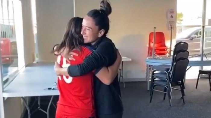 El emocionante momento que vivió Coté Rojas: Sorprendió a una joven jugadora que la admira