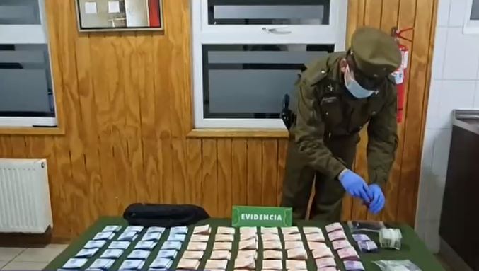 Hombre ofreció $6 millones en efectivo a carabineros para evitar ser detenido