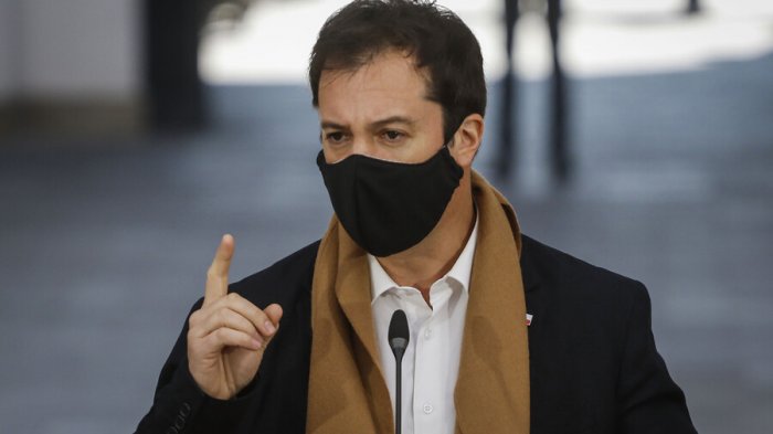 Ministro Palacios dijo que $320 mil alcanzan 