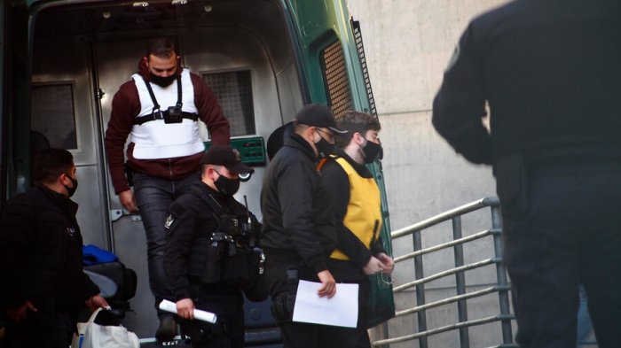 Sin televisión, leyendo y hablando con su mamá: Gendarmería relató cómo pasa los días Nano Calderón