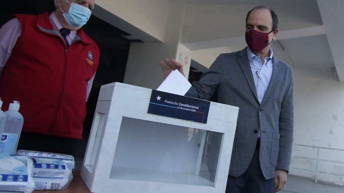 Monckeberg reitera rechazo a voto de personas con COVID-19 en el plebiscito: 