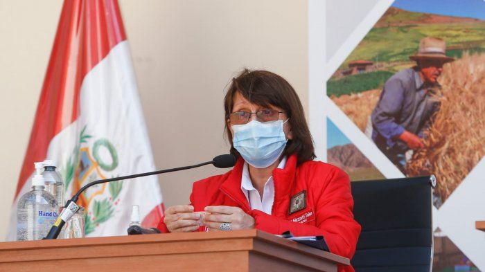 Ministra de Salud de Perú genera polémica tras afirmar que “el asintomático contagia únicamente cuando toca y respira