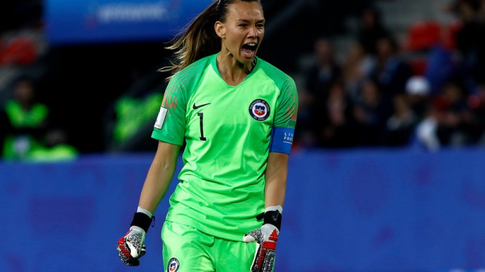 PSG con Christiane Endler debutó con goleada en la liga francesa femenina