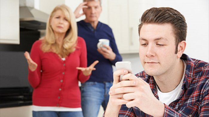 La cifra más alta desde 1940: Centennials y millennials se niegan a dejar la casa de sus padres