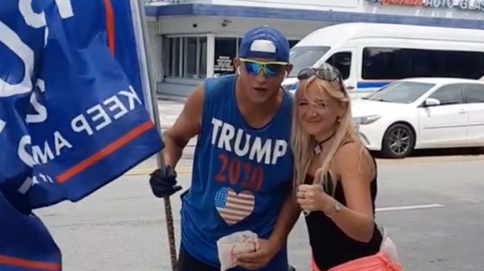 Loreto Letelier confundió la bandera de EE.UU. con la de Liberia al momento de apoyar a Trump