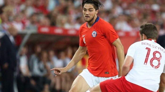 Nuevo desafío: Francisco Sierralta es fichado por un club inglés