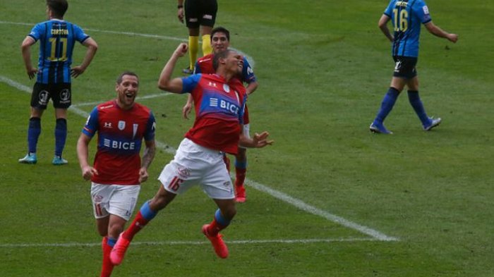 La UC le gana a Huachipato y extiende su ventaja como líder del torneo