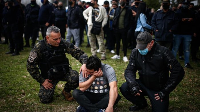 Policia argentina protesta exigiéndole a Alberto Fernández mejoras salariales