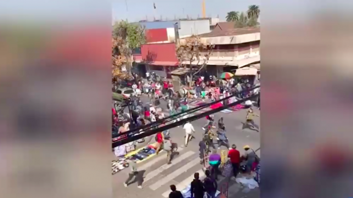 Con palos y machetes: Violenta pelea entre comerciantes ambulantes en el barrio Meiggs