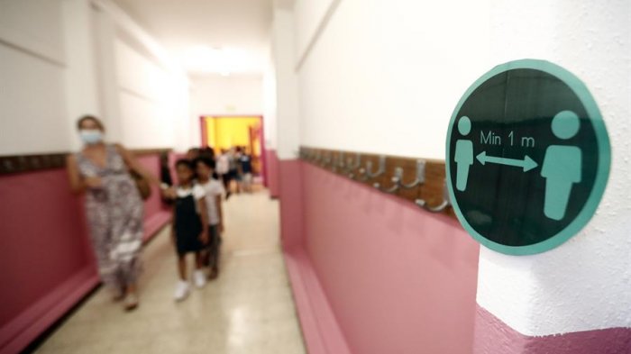 Francia disminuye a una semana la cuarentena para contagiados con COVID-19