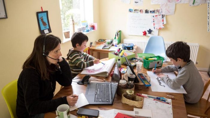 Reino Unido busca el regreso a las oficinas, pero la gente parece estar muy conforme con teletrabajo