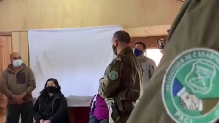 Carabineros apoya a residentes de comunidad mapuche para enfrentar delitos