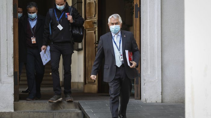 Ministro Paris informó que la positividad de test para COVID-19 disminuyó a un 6%