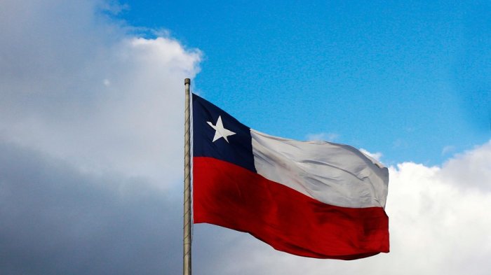 ¡Evite multas! Esta es la forma correcta de poner la bandera chilena durante Fiestas Patrias