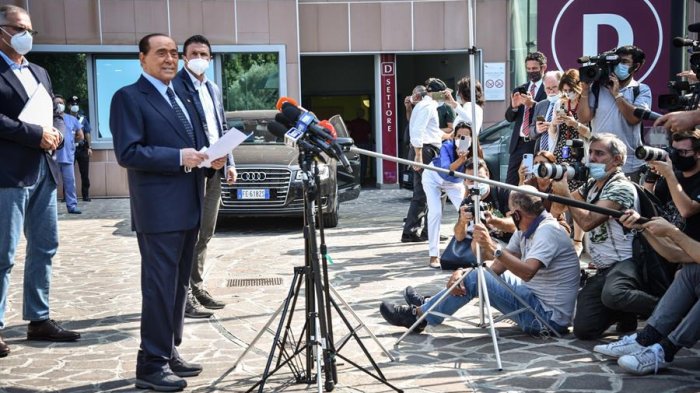 Silvio Berlusconi es dado de alta tras permanecer 11 días hospitalizado por COVID-19