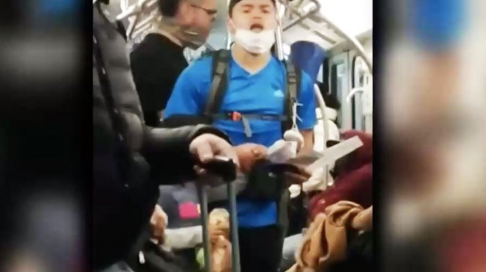 Usuarios del Metro denuncian a músicos y comerciantes ambulantes que no usan mascarillas