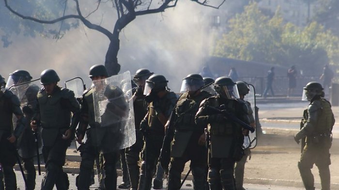 Anuncian nuevo protocolo para Carabineros en manifestaciones que incluye diálogo y advertencias por altoparlante