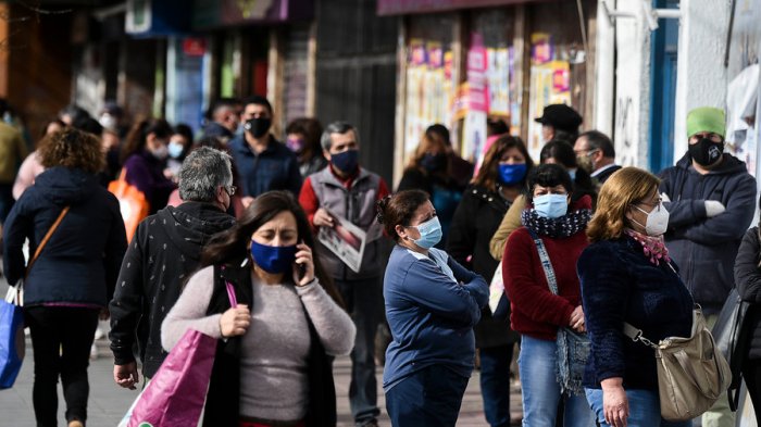 5 comunas avanzan y 8 retroceden: Gobierno anuncia nuevos cambios en Plan Paso a Paso