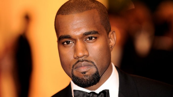 Kanye West publica video orinando sobre un Grammy en medio de disputa con sus discográficas