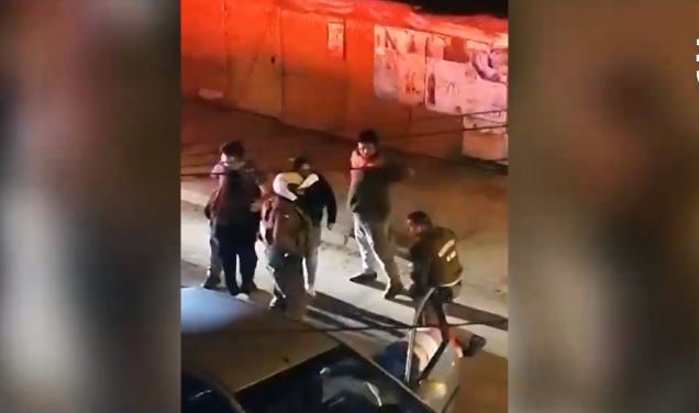 Detienen a sujetos que intentaron secuestrar a joven y tres menores: Familiares querían lincharlos