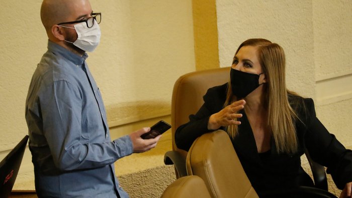 Pamela Jiles acusó a Giorgio Jackson de realizar “oscura operación” en su contra: Él respondió que son 