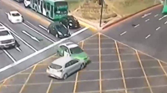 Madre e hijo quedan heridos tras chocar con patrulla: Carabineros perseguía a delincuentes