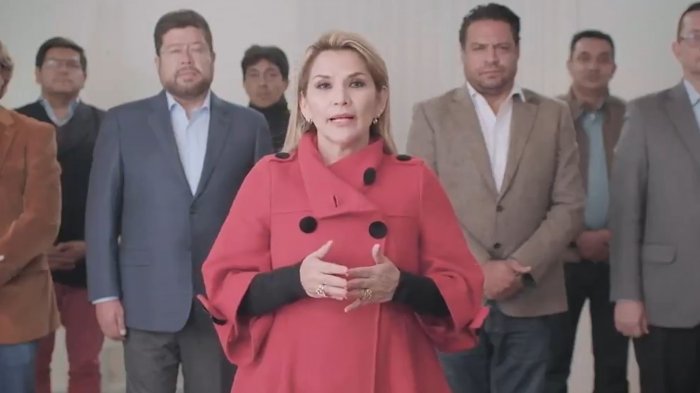 Presidenta interina de Bolivia bajó su candidatura presidencial: 