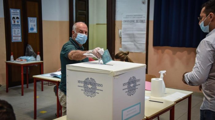 Con amplia participación: Italia vota 