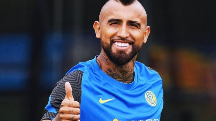 Como en el 2006: Alexis y Vidal posan juntos por primera vez en el Inter