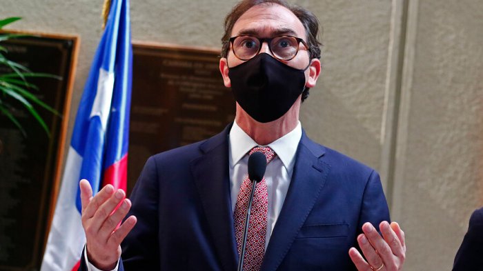 Ministro Figueroa: “Para el Mineduc no existe ninguna posibilidad de poner término anticipado al año escolar