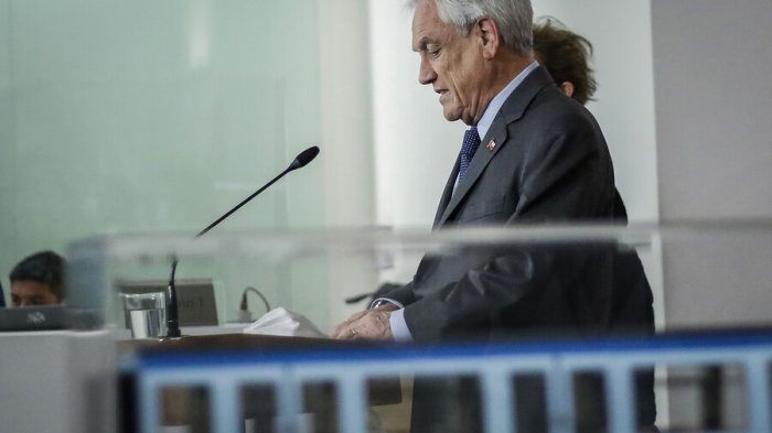 Trabajadores del Metro protestaron durante anuncio de presidente Piñera sobre apertura de 100% de la red