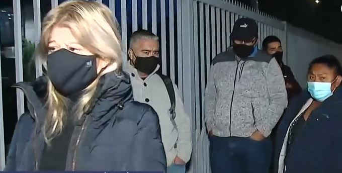 “Tercer día que vengo”: Larga fila en oficina de Autopase en San Bernardo