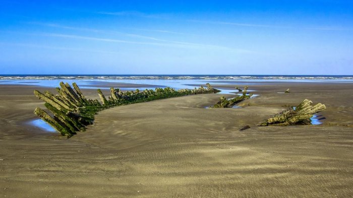 Encuentran bomba de la II Guerra Mundial en una playa de Inglaterra