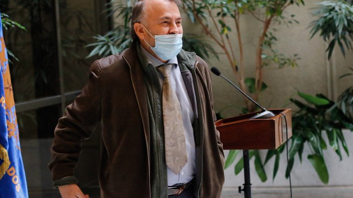 “Me llegó tremendo reto de mi esposa”: Pepe Auth pide disculpas tras confesión sobre voto en Italia