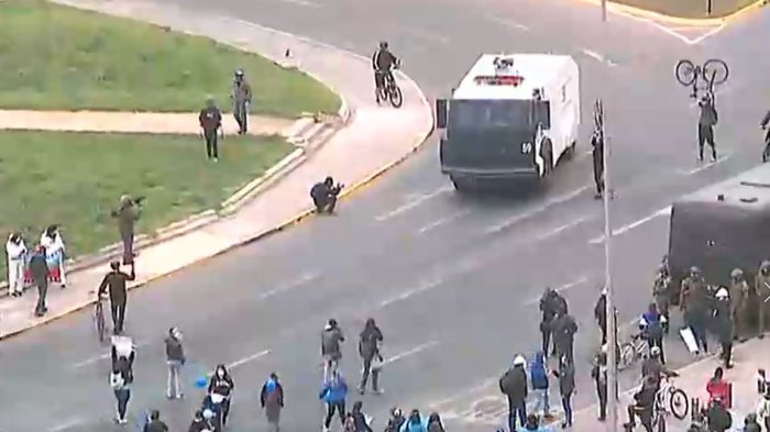 Manifestación de trabajadores de la salud en Plaza Italia fue dispersada por Carabineros