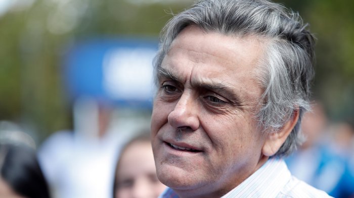 Pablo Longueira pide 