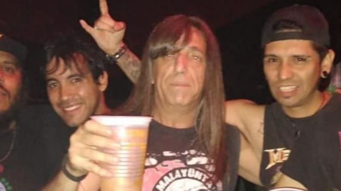 No paran de trollear en redes a este metalero: Se parece al Chavo del 8