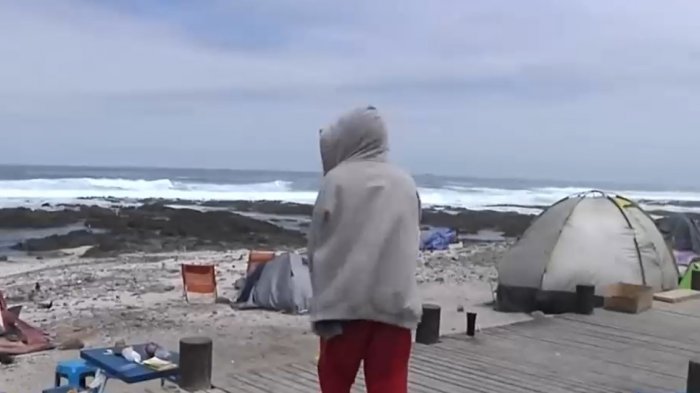 Ingreso ilegal al país y pandemia: La preocupante situación de quienes acampan en playas del norte del país