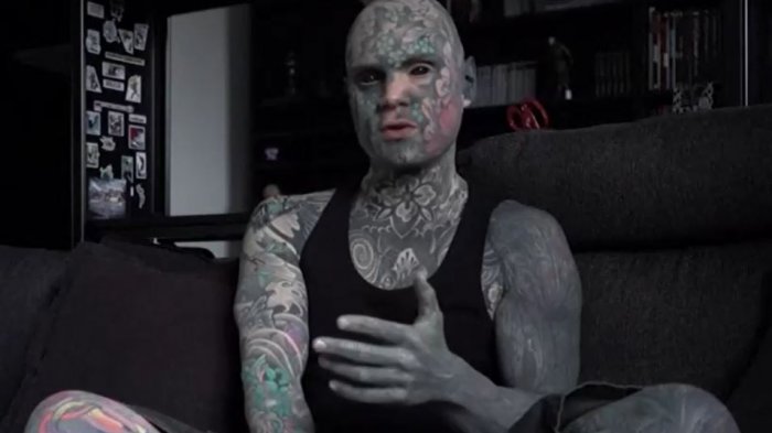 Profesor con tatuajes en todo el cuerpo acusa discriminación: Le impidieron hacer clases en jardín infantil