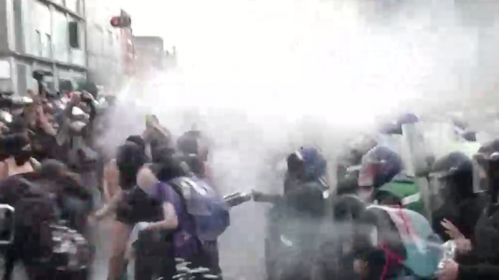 Con incidentes termina marcha feminista por el aborto legal en México