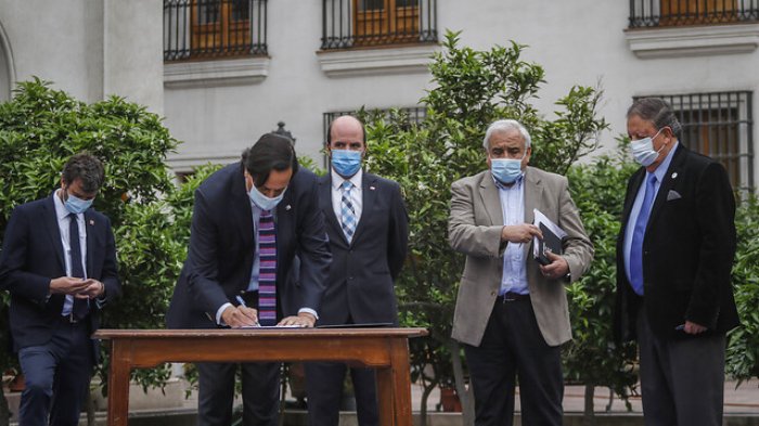 Gobierno firma acuerdo con camioneros: Pérez valora 