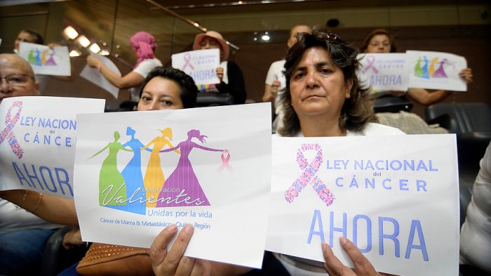 Tiene cáncer, necesita trasplante de médula y Fonasa no le cubre intervención que cuesta $100 millones