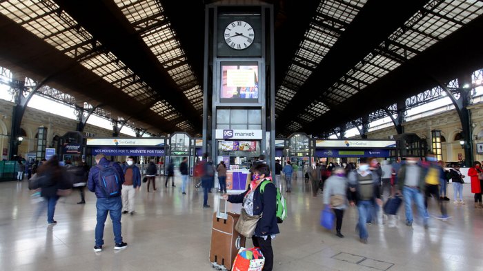 Realizan exámenes PCR preventivos ante alto flujo de pasajeros en Estación Central