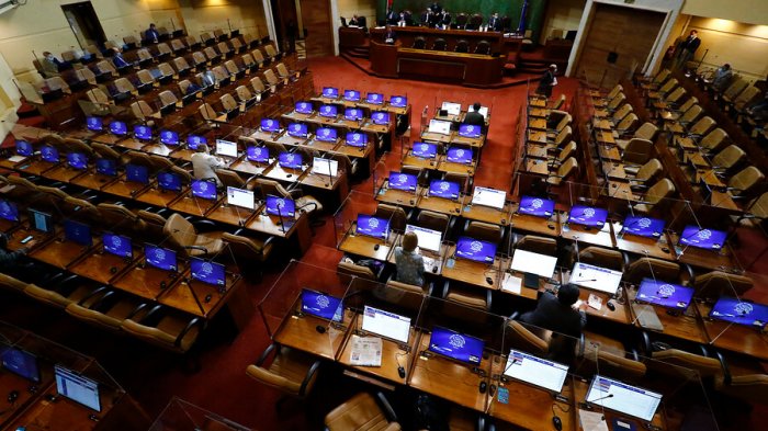 Cámara despacha al Senado el reajuste del salario mínimo, pero rechaza el monto de $6 mil