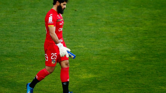 Polola de Johnny Herrera molesta por meme que lo compara con Pablo Escobar: 