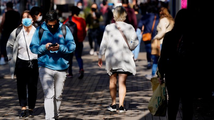 Máximo histórico: Endeudamiento de los hogares en Chile alcanzó el 76,4%