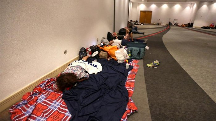 Turistas en Cancún fueron evacuados ante inminente llegada del huracán Delta