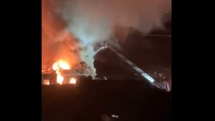 Incendio en pleno centro de Santiago afectó a viviendas y dejó cerca de 30 damnificados